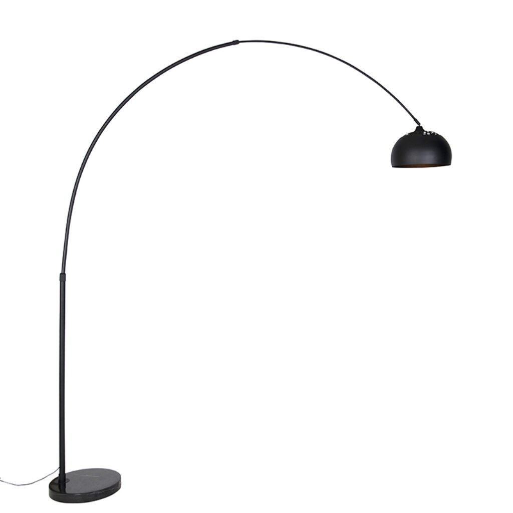 booglampen Moderne booglamp zwart XXL MarmerStaal Zwart Zoals de naam al doet vermoeden is deze een grote booglamp. Het stalen armatuur afgewerkt in past