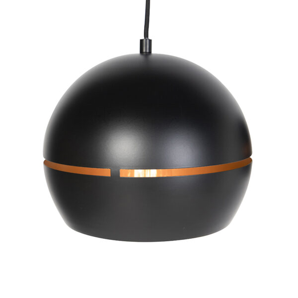 hanglampen Design hanglamp zwart met gouden binnenkant Buell Staal Zwart De retro is een mooie ronde lamp gemaakt van staal zwarte afwerking. Hij komt drie