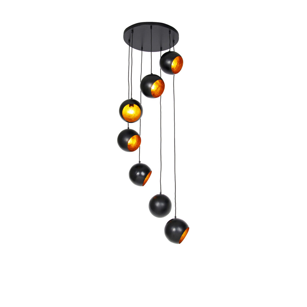 hanglampen Hanglamp zwart met gouden binnenkant Crooked Cluster Staal Zwart Steel gegarandeerd de show deze stalen hanglamp in het Met wel zeven lichtpunten