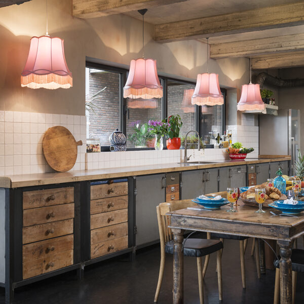 hanglampen Set van 4 retro roze 45 cm Granny KunststofStof Roze Authentiek in een nieuw jasje. Deze prachtige hanglamp heeft het ontwerp de oude lampenkap je