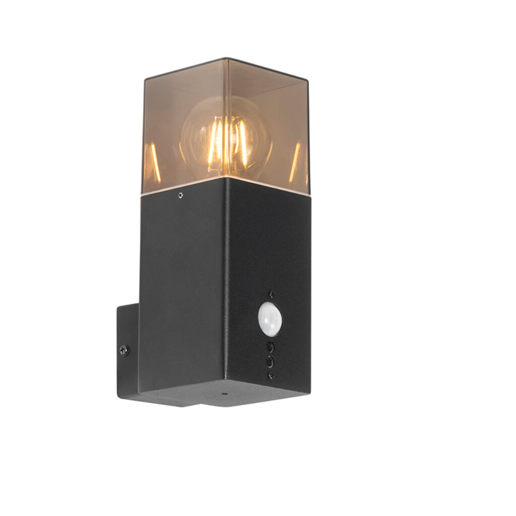 sensorlampen Buiten wandlamp zwart IP44 met bewegingsmelder Denmark KunststofAluminium Zwart Wil ook buiten graag meer sfeer Dat doe je Denmark. Deze zwarte is
