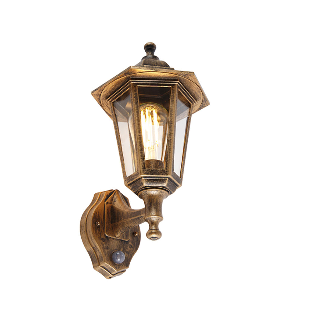 sensorlampen Klassieke buitenwandlamp antiek goud met bewegingssensor New Haven GlasKunststof is wandlamp als je zoekt naar een sfeervolle lamp voor aan jouw