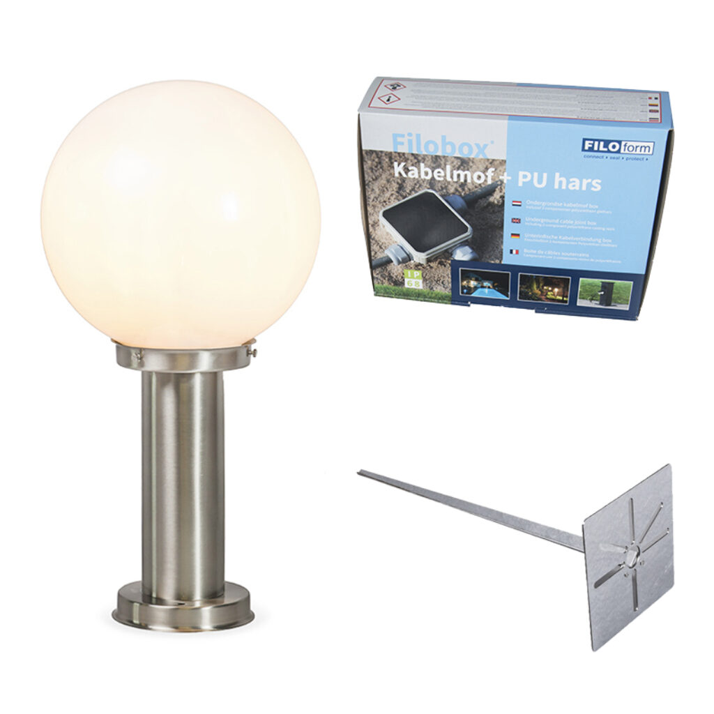 staande buitenlampen Buitenlamp staal RVS 50 cm Sfera met grondpin en kabelmof KunststofRoestvrij Staal Stevige eenvoudige moderne buitenlamp dat is de Sfera.