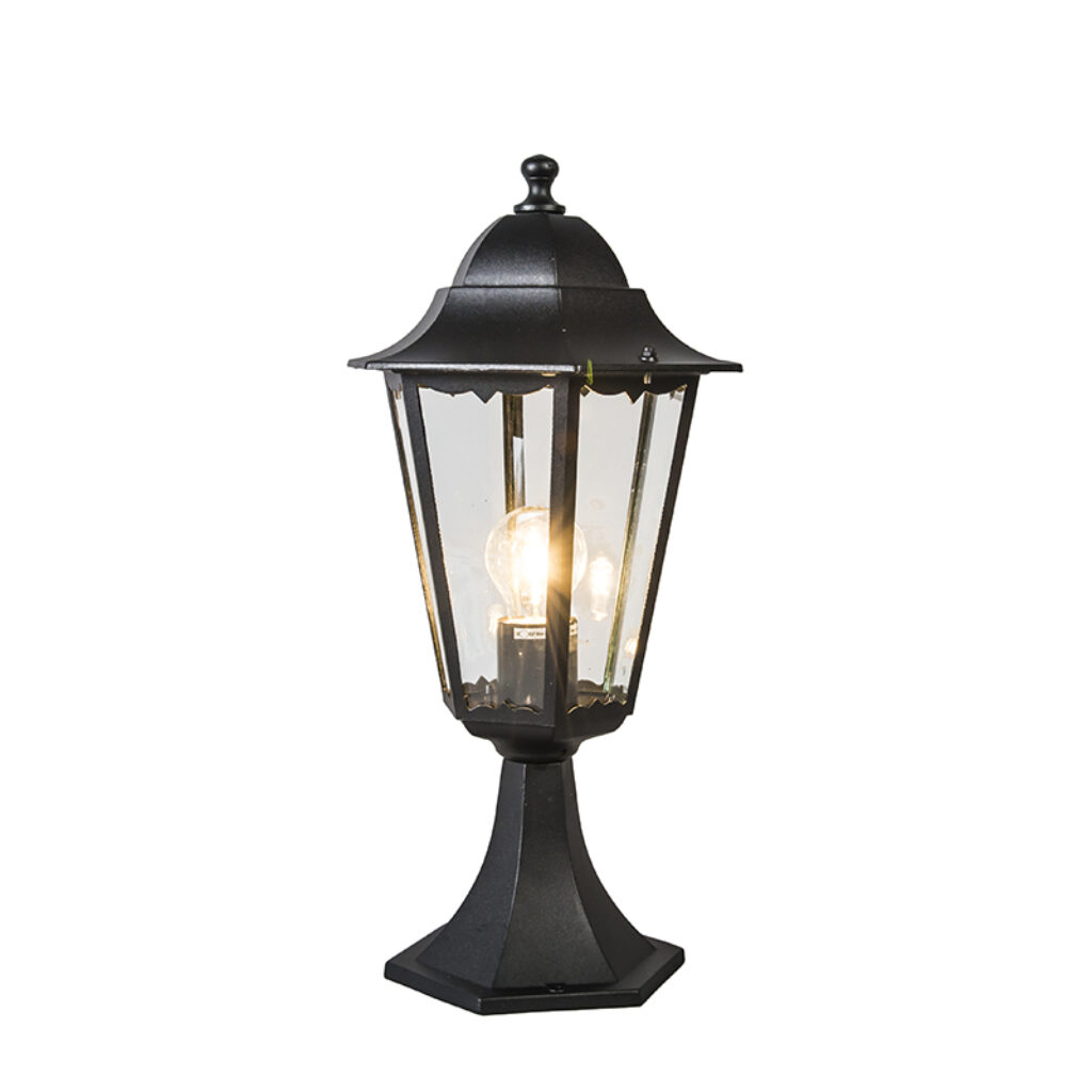 staande buitenlampen Klassieke buitenlantaarn sokkel zwart IP44 New Orleans AluminiumGlas Zwart Ben je op zoek naar een klassieke zwarte Dan heb hem gevonden in