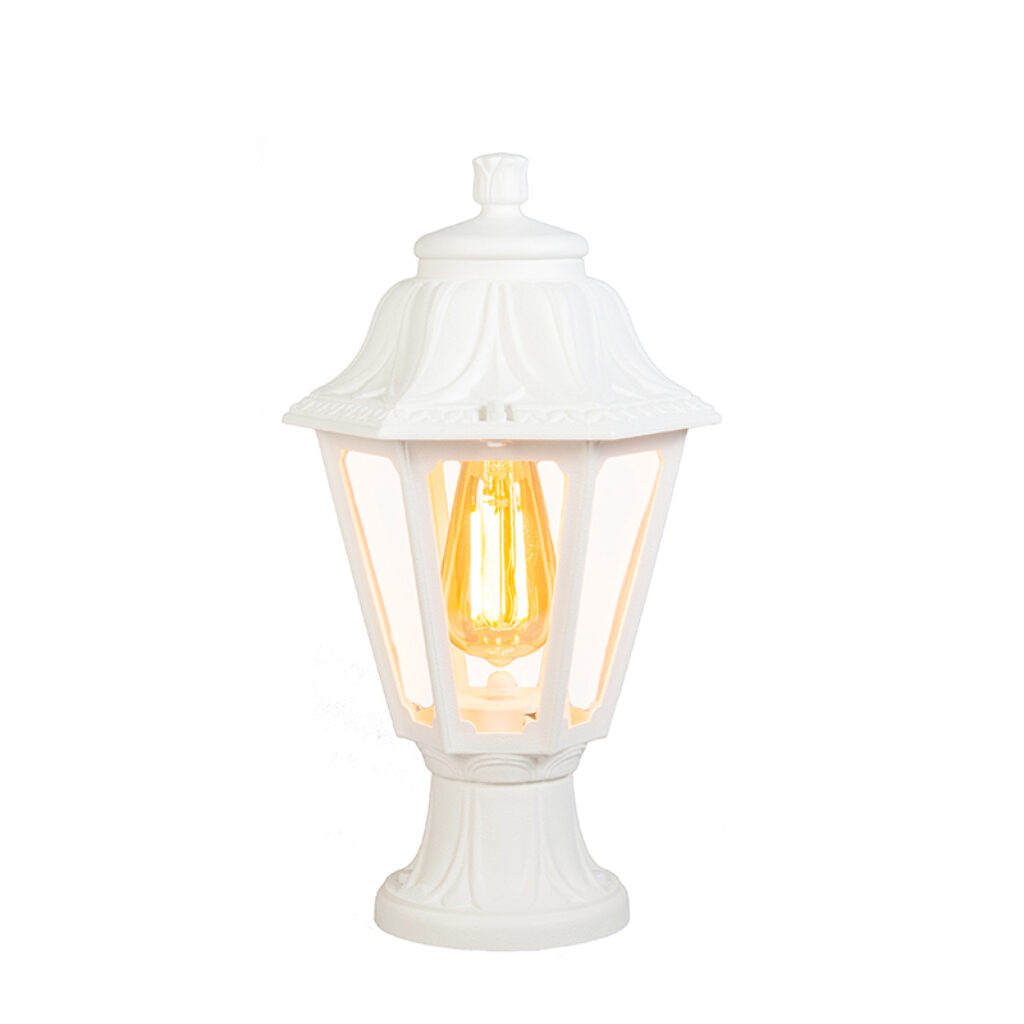 staande buitenlampen Landelijke buitenlantaarn sokkel wit IP44 Anna Kunststof Wit Ben je op zoek naar een klassieke witte Dan heb hem gevonden in de lantaarn