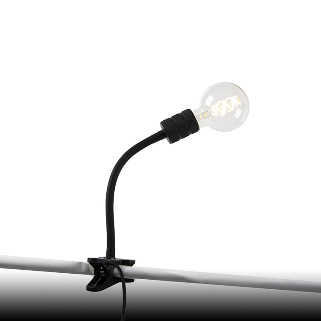 tafellampen Moderne klemlamp zwart met flexarm Cavalux Staal Zwart Een super handige tafellamp deze Cavalux. Het is een waardoor je hem makkelijk bij bureau of