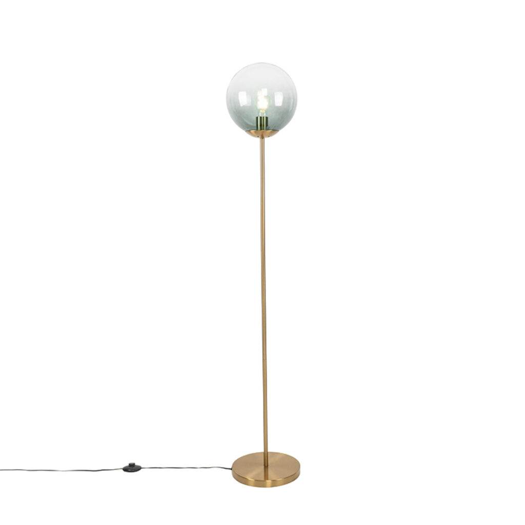 vloerlampen Art deco vloerlamp messing met groen glas Pallon GlasStaal Groen Haal een leuke Deco sfeer in huis onze vloerlamp. Mezzi is afgewerkt lichtgroen wat