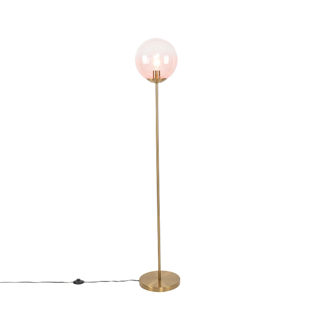 vloerlampen Art deco vloerlamp messing met roze glas Pallon GlasStaal Roze Haal een leuke Deco sfeer in huis onze vloerlamp. Mezzi is afgewerkt lichtroze glas.