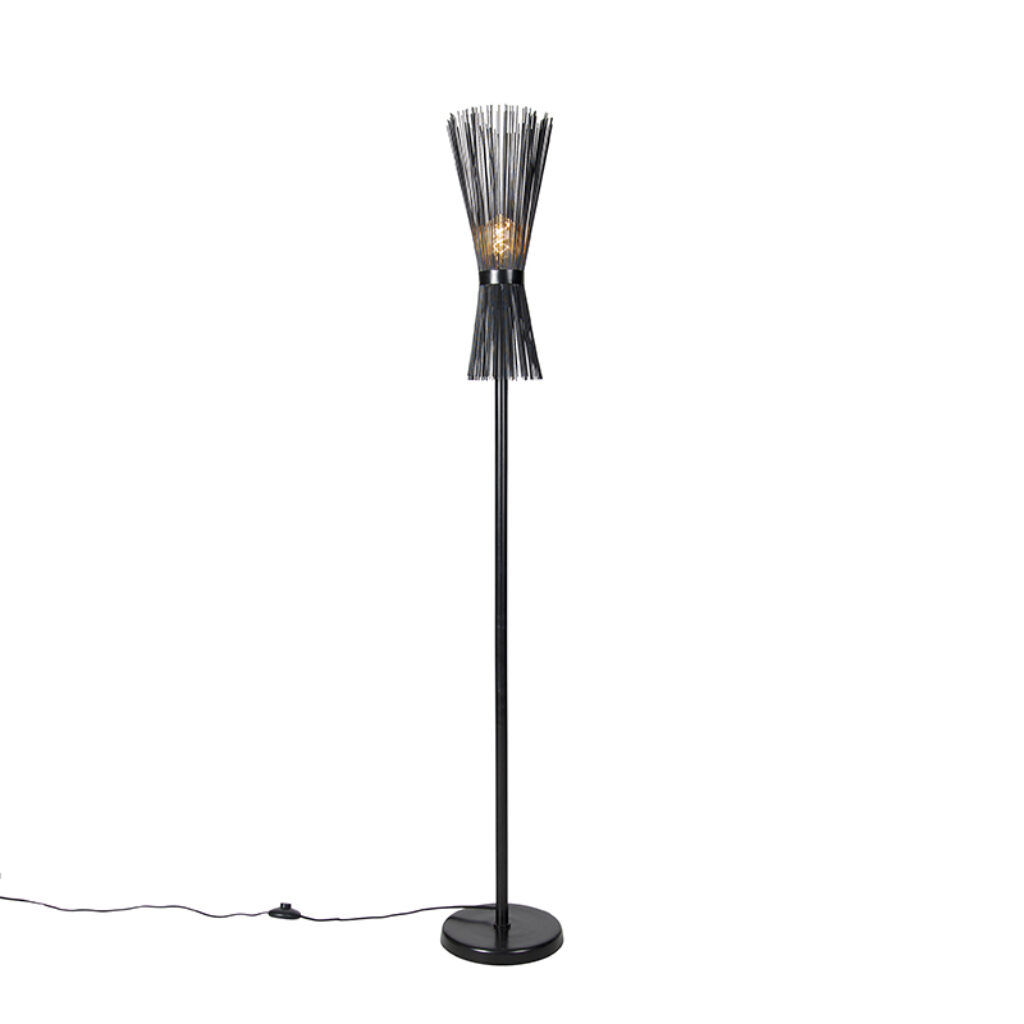 vloerlampen Art Deco vloerlamp zwart Broom Staal Zwart Haal een stijlvolle in huis met onze Broom. Deze is gemaakt van staal en afgewerkt tijdloze zwarte kleur