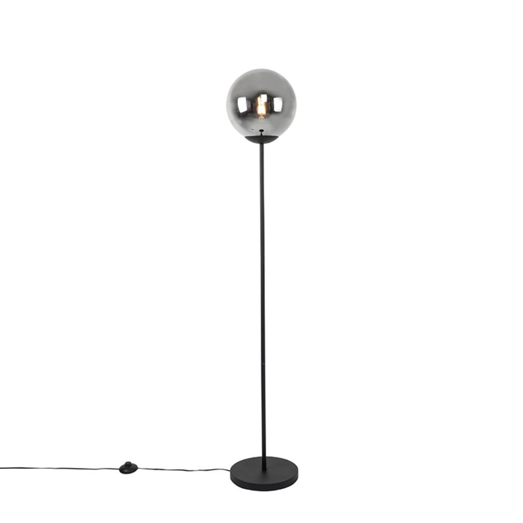 vloerlampen Art deco vloerlamp zwart met smoke glas Pallon GlasStaal Zilver Haal een leuke Deco sfeer in huis deze zwarte Pallon. Stijlvol afgewerkt tijdloos en
