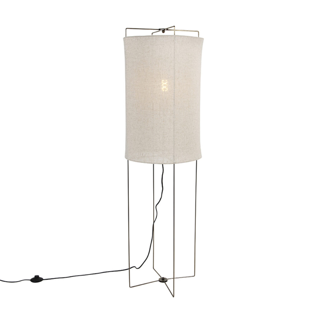 vloerlampen Design vloerlamp beige linnen kap Rich LinnenStaal Beige Ga voor design in huis met onze vloerlamp. Wat deze lamp zo uniek maakt is de dat zorgt