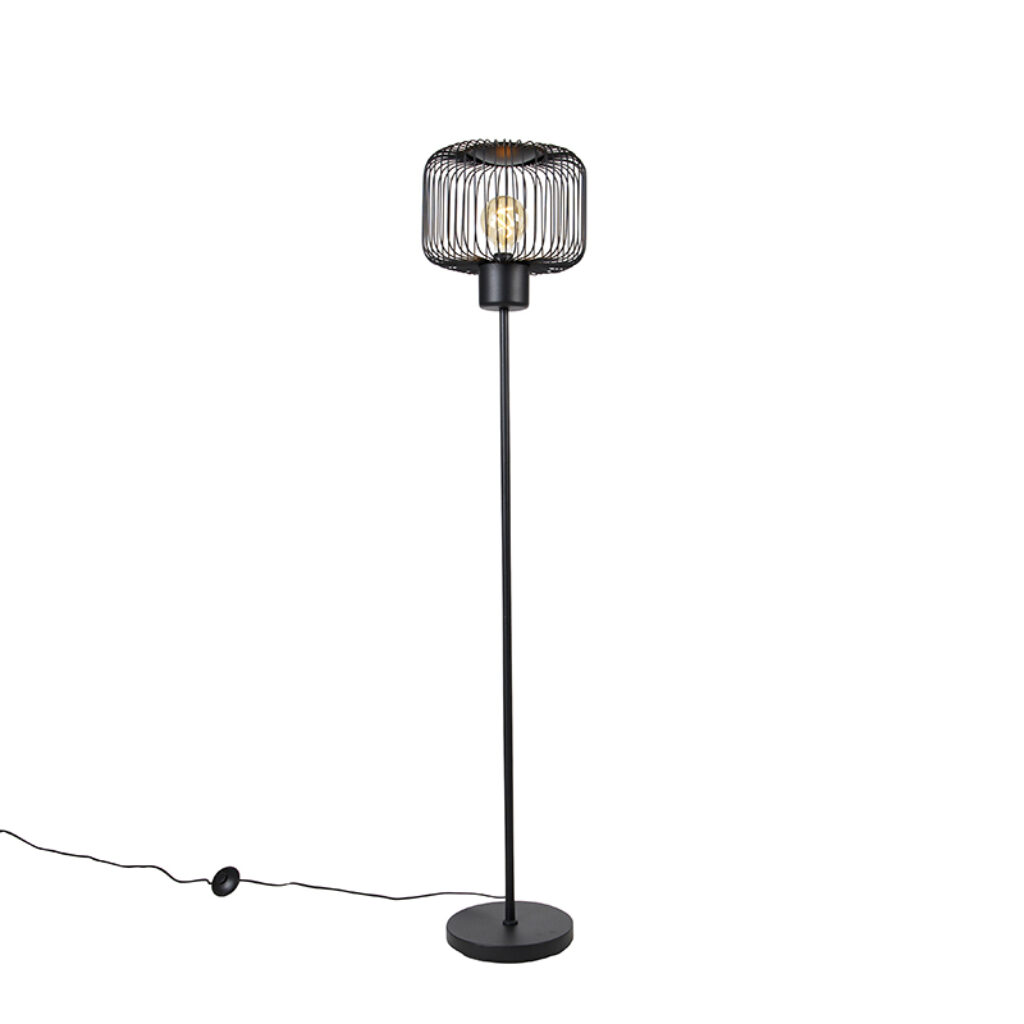 vloerlampen Design vloerlamp zwart Baya Staal Zwart Een unieke eyecatcher dankzij zijn open design en stoere Deze steelt de show in woonkamer of hal. Hij is