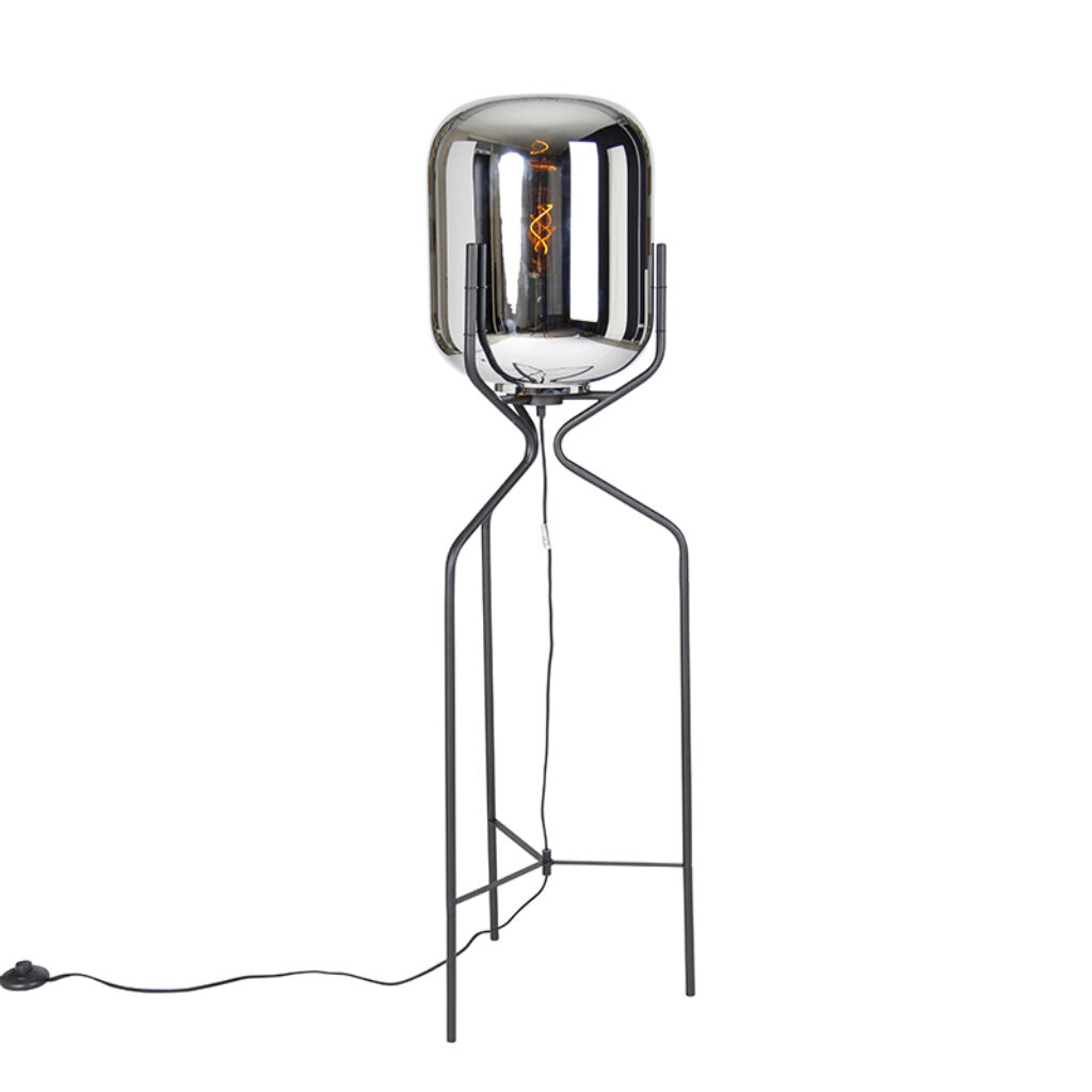 vloerlampen Design vloerlamp zwart met smoke glas Bliss StaalGlas Zwart Deze mooie donker glass is perfect voor ieder Door het donkere heeft deze lamp een