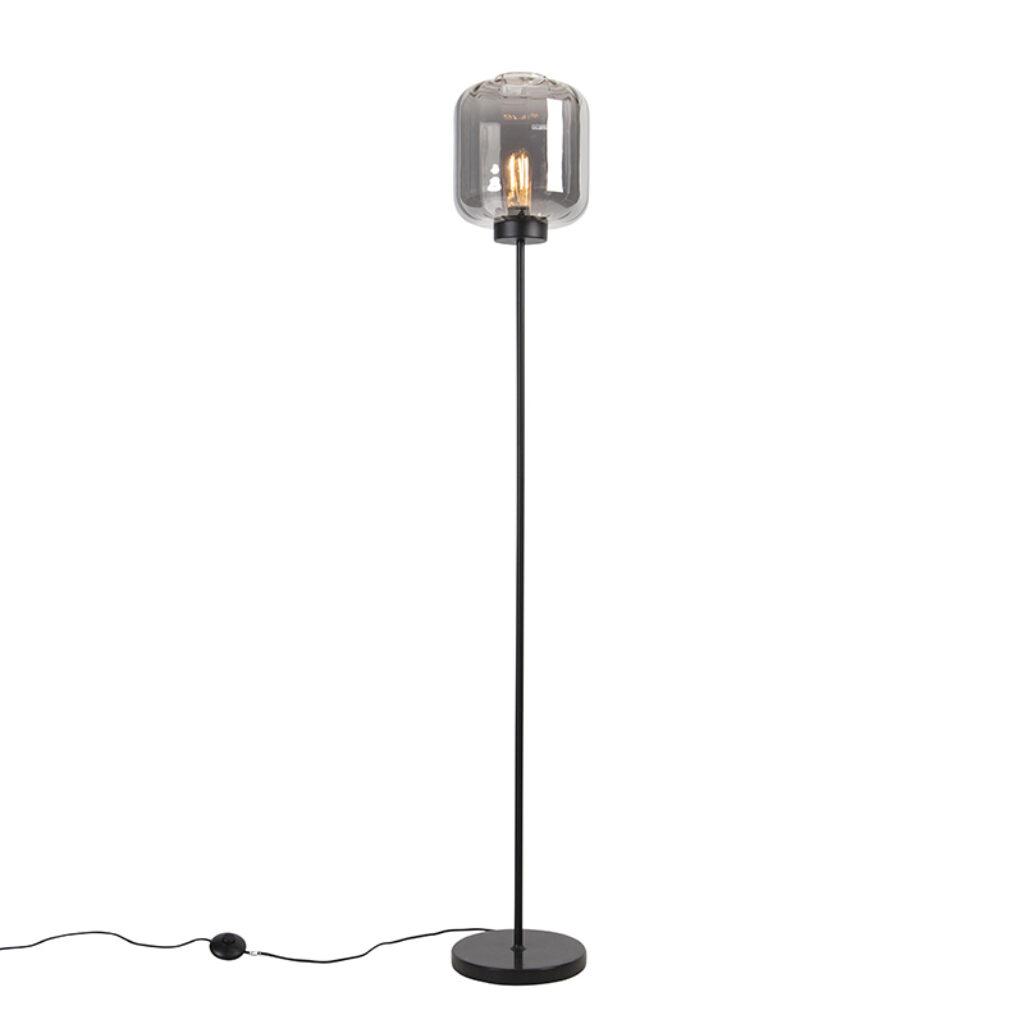 vloerlampen Design vloerlamp zwart met smoke glas Qara GlasStaal Zwart Een echte design eyecatcher deze vloerlamp. Hij is afgewerkt een tijdloze zwarte kleur en