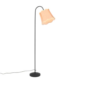 vloerlampen Klassieke vloerlamp zwart met lampenkap goud Nona StofStaal Haal een klassieker in huis onze vloerlamp. Een opvallende toevoeging de woonkamer hal