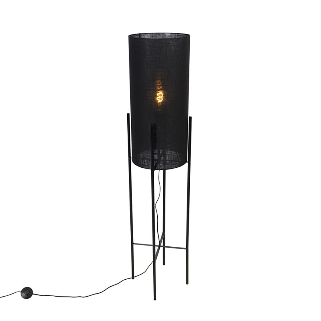 vloerlampen Moderne vloerlamp zwart met linnen zwarte kap Rich StaalLinnen Zwart Ga voor tijdloos design onze vloerlamp. Volledig afgewerkt in kap. De zorgt