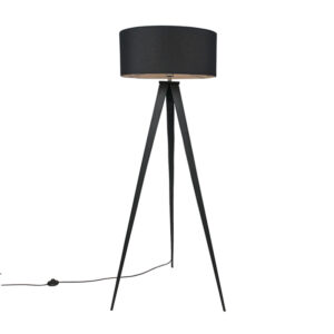 vloerlampen Moderne vloerlamp zwart met zwarte kap Ilse StofStaal Zwart Een strakke en moderne lamp een warme uitstraling dat is Ilse. Vergeten hoeken komen