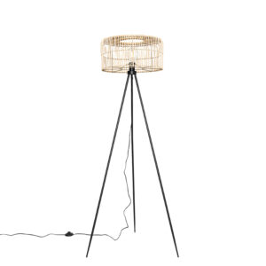vloerlampen Oosterse vloerlamp tripod rotan Maud RotanStaal Naturel Een origineel design deze vloerlamp. Mooi afgewerkte kap met waardoor het lichteffect mooi