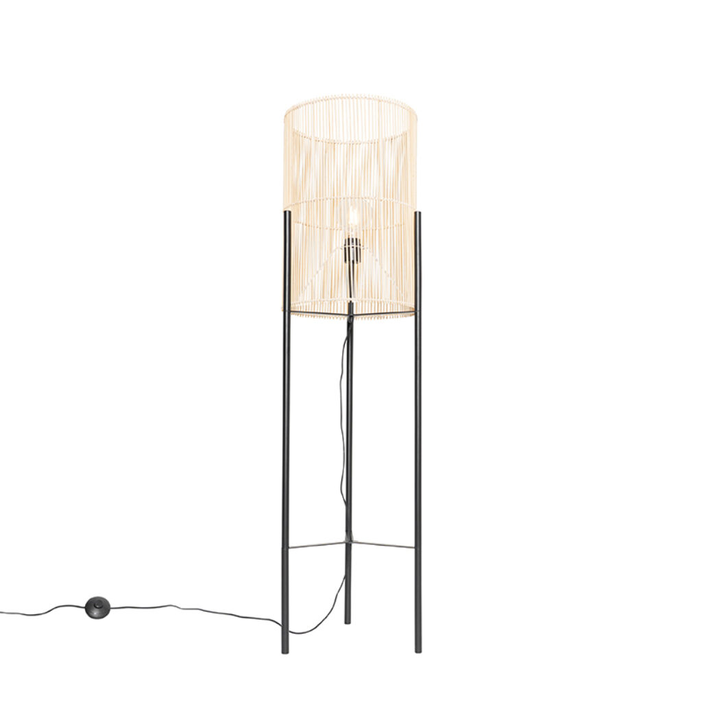 vloerlampen Scandinavische vloerlamp bamboe Natasja BamboeStaal Naturel Haal natuurlijke materialen in huis met deze vloerlamp. Door te combineren staal en