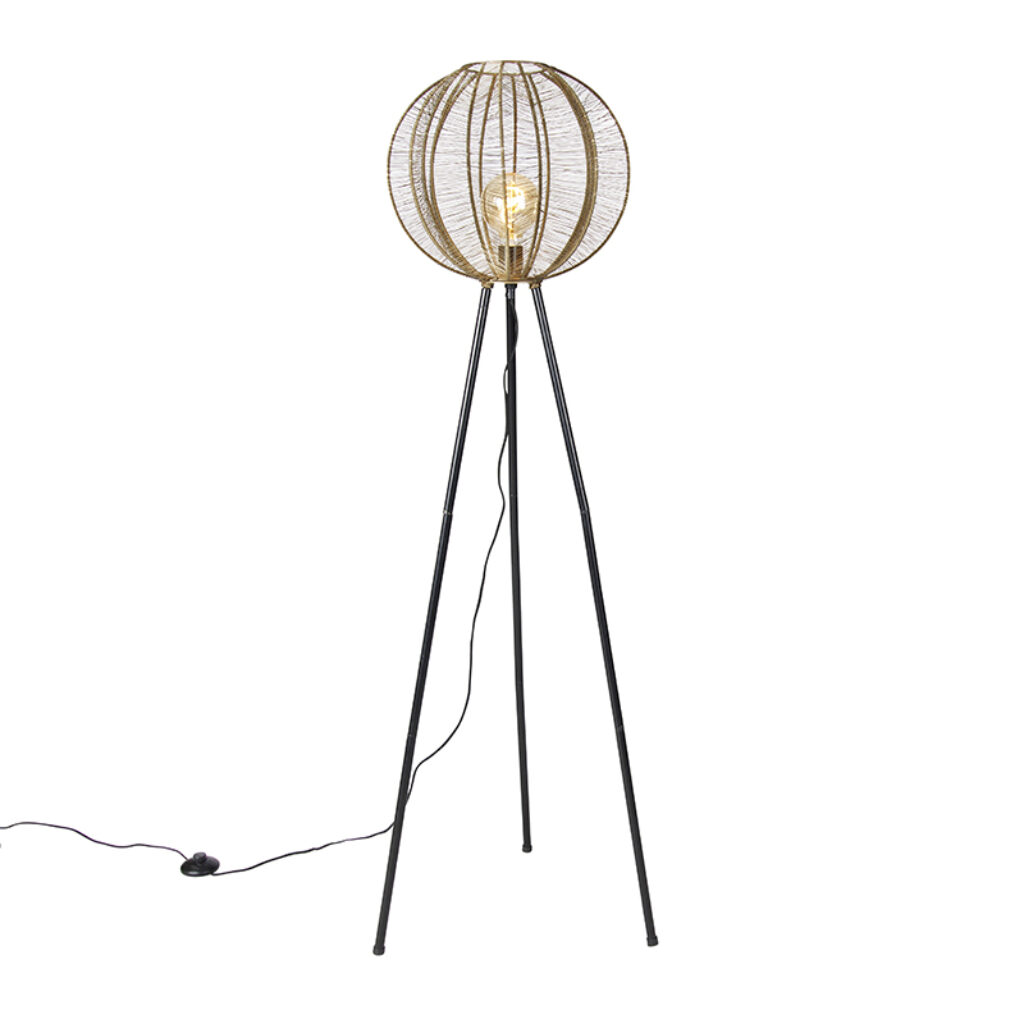 vloerlampen tripod vloerlamp brons met zwart Dong Staal Brons Wat extra licht naast de bank of gewoon om je interieur nog wat stoerder te maken. Met zit sowieso