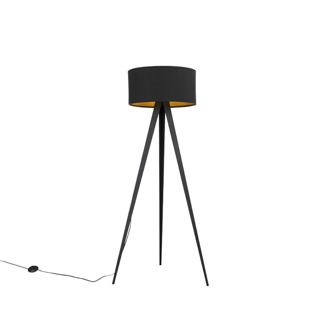 vloerlampen Vloerlamp zwart met kap en gouden binnenkant Ilse StaalStof Zwart Een strakke moderne lamp een warme uitstraling dat is vloerlamp Ilse. Vergeten