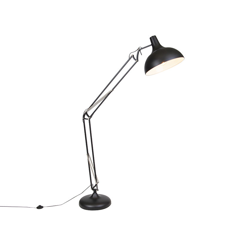 vloerlampen vloerlamp zwart verstelbaar Hobby Staal Zwart Een moderne lamp met een vleugje landelijk. Zo kun je het best omschrijven. Maar hij past ook perfect