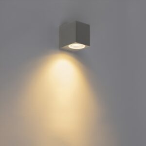 wandlampen buiten Moderne wandlamp donkergrijs IP44 Baleno Aluminium Donkergrijs De I is een echte eyecatcher voor in en om je huis. Hij geeft fraai strijklicht