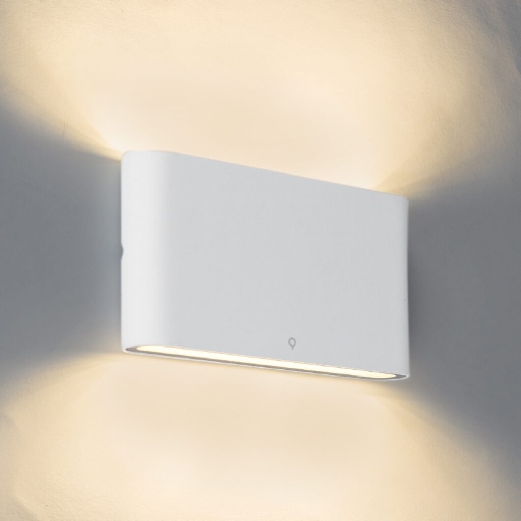 wandlampen buiten Wandlamp wit 175 cm incl. LED IP65 Batt AluminiumGlas Wit Een minimalistische lamp maar o zo sfeervol. is toepasbaar in heel veel ruimtes met