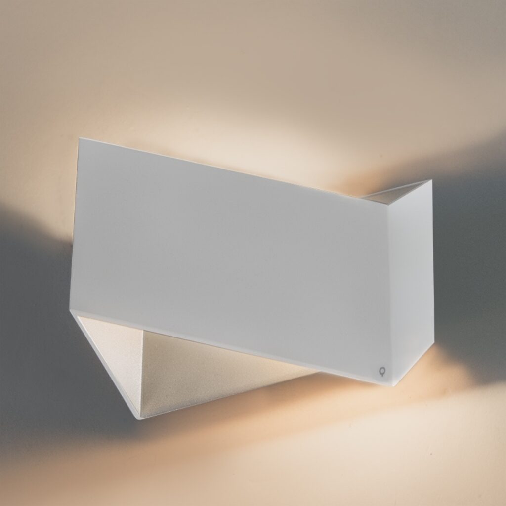 wandlampen Design wandlamp wit Fold Aluminium Wit De nieuwste design topper uit de stal van het merk Met een simpel en strak ontwerp heeft deze luxe uitstraling
