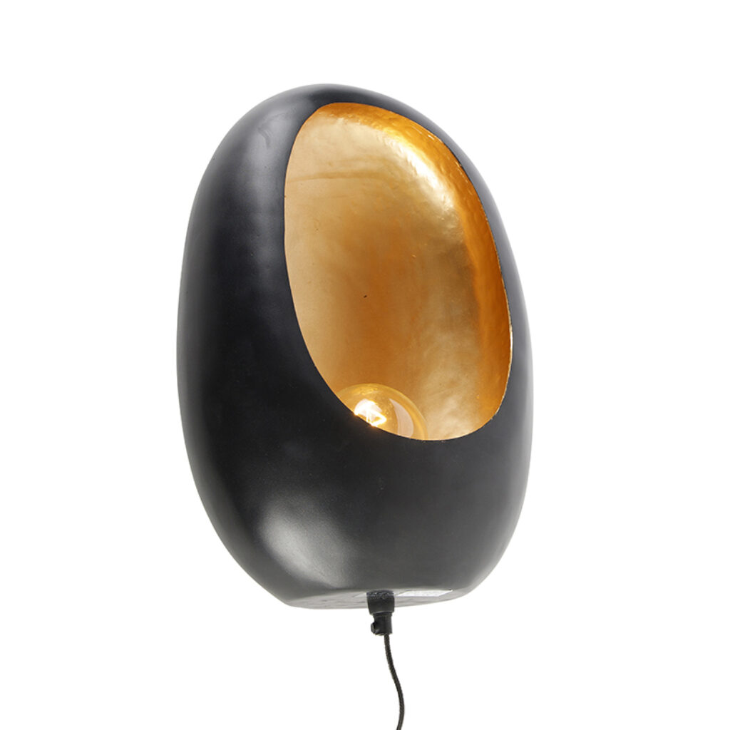 wandlampen Design wandlamp zwart met gouden binnenkant 46 cm Cova Staal Zwart De is wel een erg unieke vorm doet de lamp lijken op opengebroken steen binnenkant