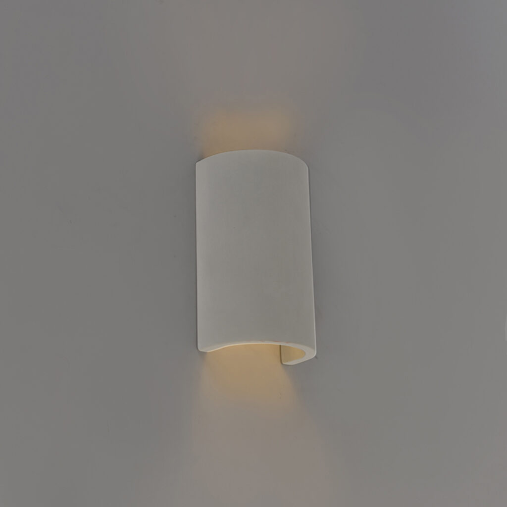 wandlampen Industriele halfronde wandlamp grijs beton Meaux Steen Beton Grijs Deze stoere past eigenlijk in ieder interieur. De betonnen lamp wordt strak op de