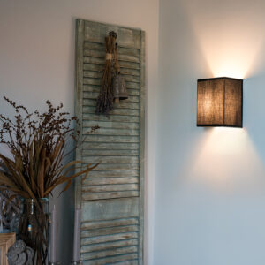 wandlampen Landelijke wandlamp zwart Vete Stof Zwart Een sfeervol interieur begint bij verlichting. Met de haal je een stijlvol en luxueus design in huis. Hij