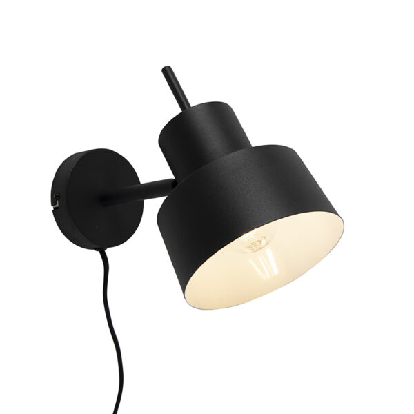 wandlampen Retro wandlamp zwart Chappie Staal Zwart Dat een retro lamp ook heel sfeervol kan zijn bewijst deze stoere Chappie. Hij is mooi afgewerkt in zwarte